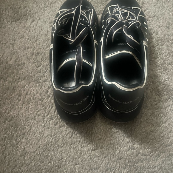 Alexander McQueen Blsck and white - Picture 4 of 5